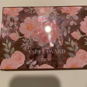 Aspyn Ovard Tarte palette.